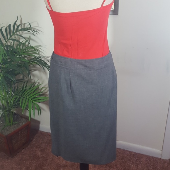 Calvin Klein grey dressy work Skirt. Size 8 - Picture 5 of 8